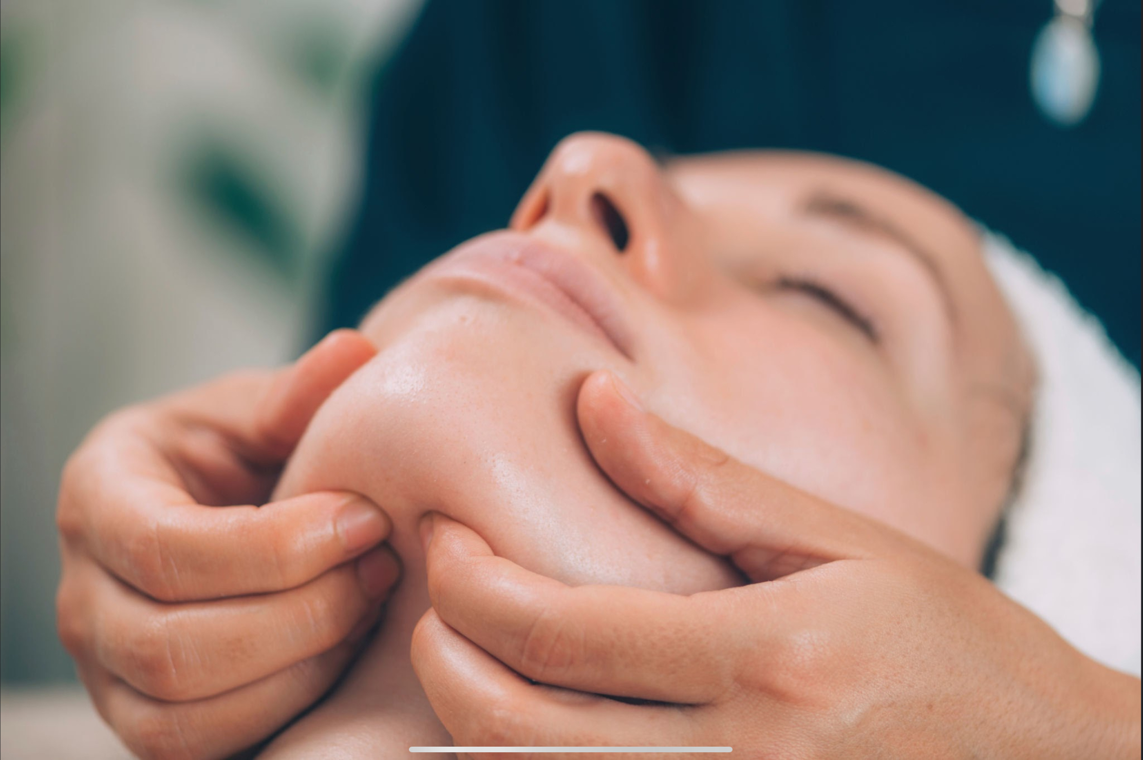 Signature Facial + Herbal Oil Body Relax