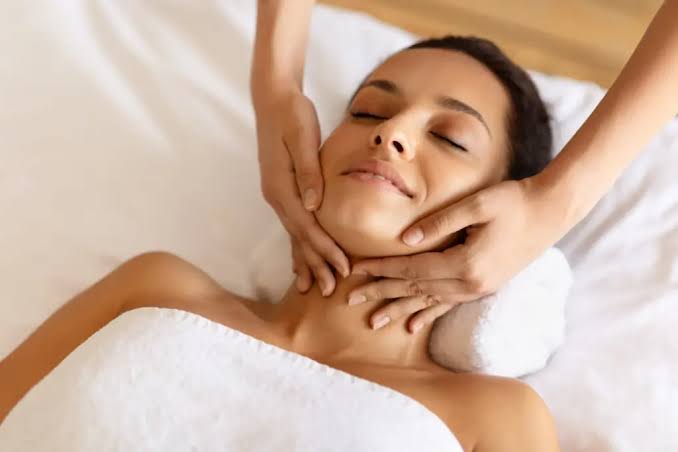 20min Lymphatic Drainage - Popular (Neck & Décolleté)